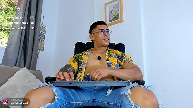 Chat +18 de Mr_adrian ao vivo