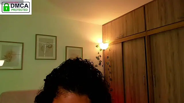 Chat +18 de aleja_montiel__ ao vivo