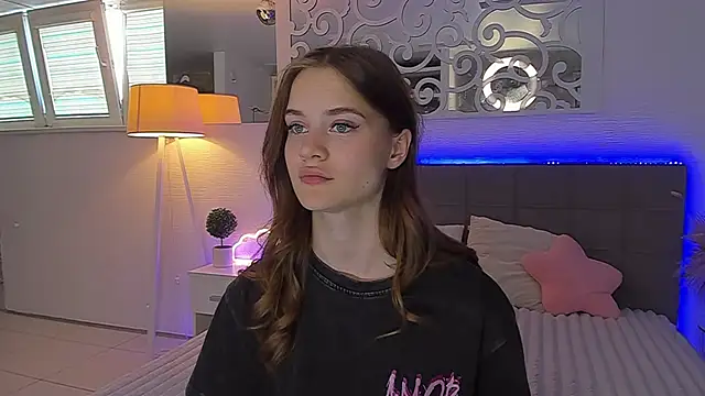LuisaClover Chat XXX live