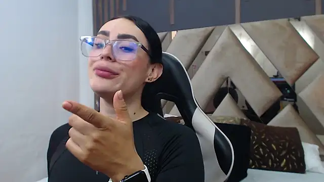 צ'אט XXX בשידור חי של MartinaaFit