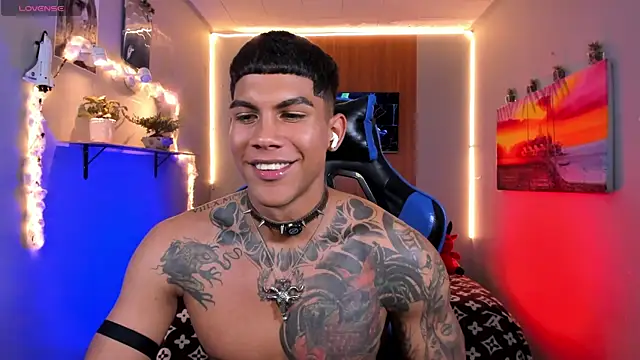 Damian_latinxxx Show in webcam