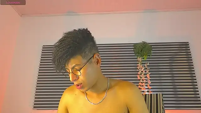Živý XXX chat ThiiagoSaeenz