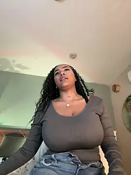 Chat XXX en directo de YariRose