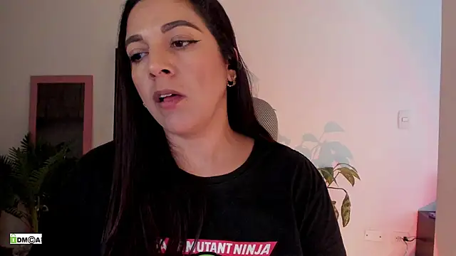 urcute_kitten's Live XXX Chat