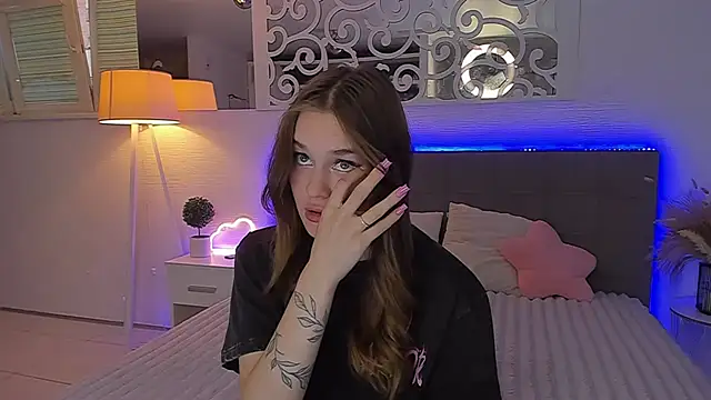 Онлайн чат XXX LuisaClover