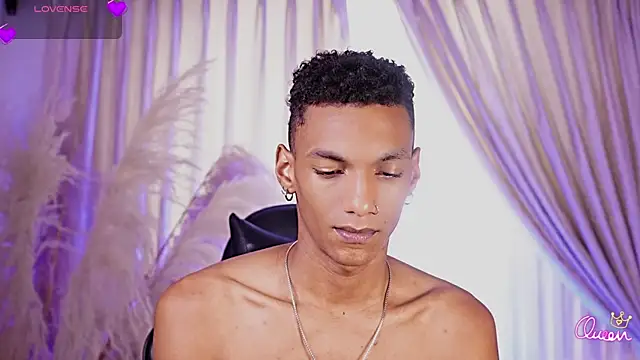 XXX chat uživo modela JulienSaint