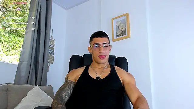 Mr_adrian 网络视讯表演