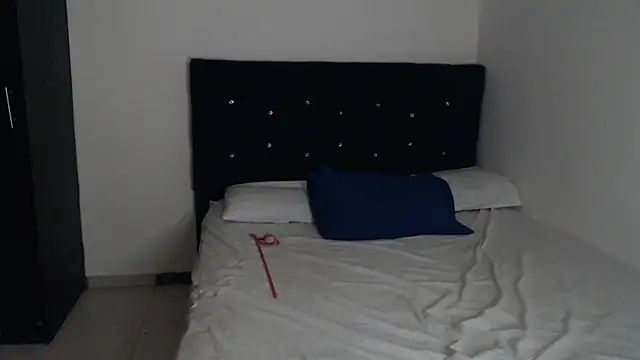 ANGELIQUE_KLANE Adlı Modelin Canlı XXX Sohbeti