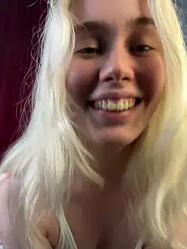 LovelyMiu Show in webcam