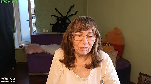 Betty_Brick Adlı Modelin Canlı XXX Sohbeti
