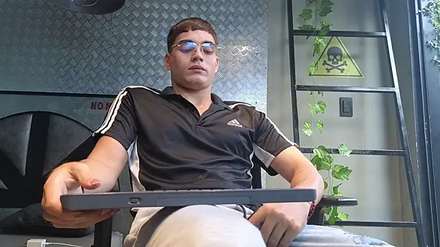 ThiagoFox Live XXX Chat