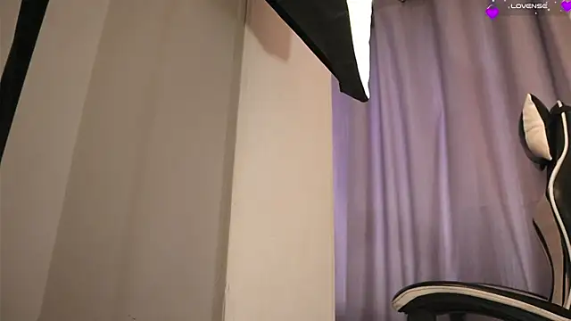 Velvet_Raze élő XXX-chatje