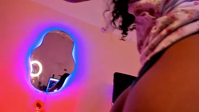 Chat +18 de Nadia-Monroe ao vivo