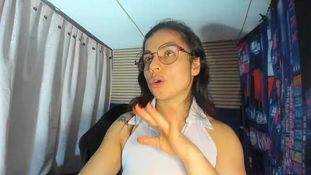 Chat +18 de rosse_2504 ao vivo
