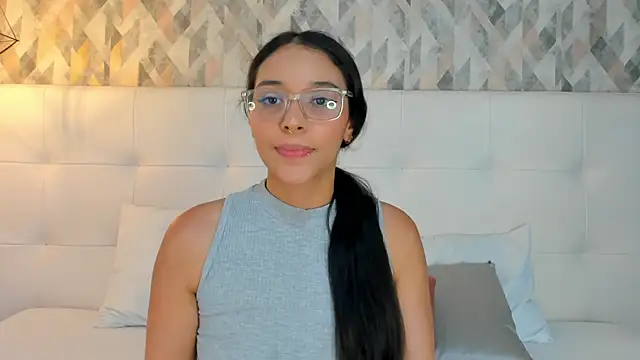 Chat +18 de Roseaurora ao vivo