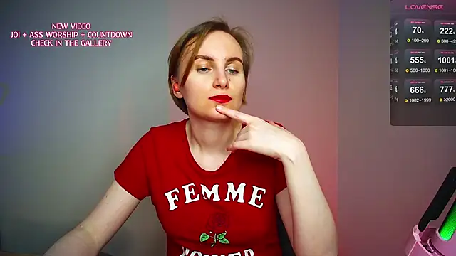 Chat +18 de KinkyMissCherry ao vivo