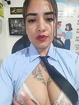 MAYE__13 Adlı Modelin Canlı XXX Sohbeti