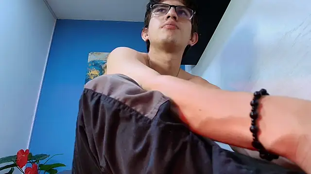 ADAM_CUMS: онлайн-с екс-чат