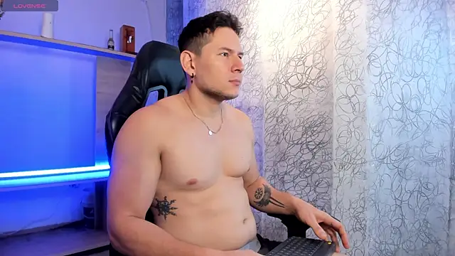 Izui_Pierce Live XXX-Chat