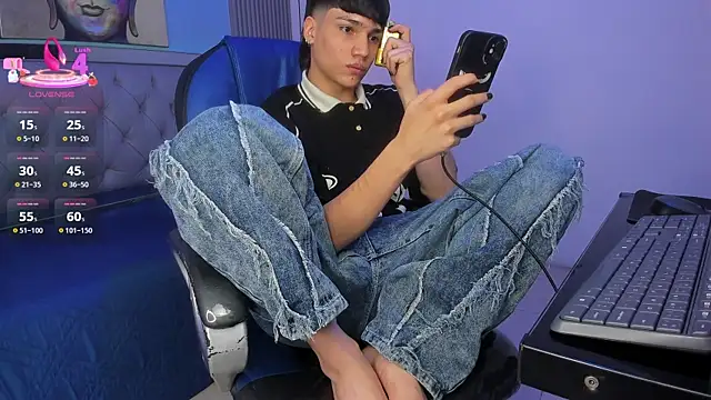 SamBlack_ élő XXX-chatje