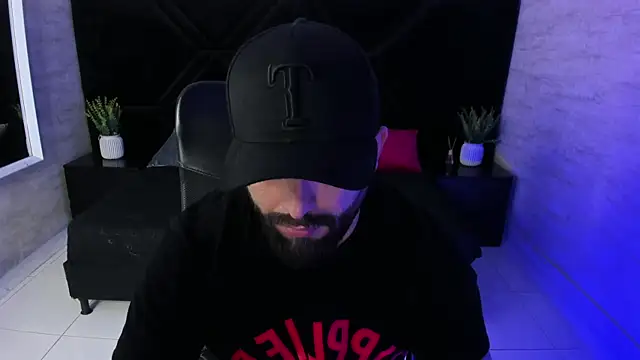 jhon_bear03 Adlı Modelin Canlı XXX Sohbeti