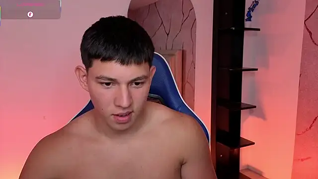 JamesCr_ Adlı Modelin Canlı XXX Sohbeti