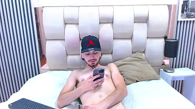 Онлайн чат XXX Lucas_Knight