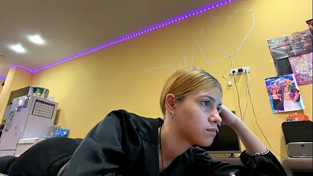 LinZavr's Live XXX Chat