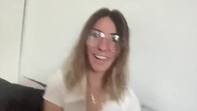 quirkycait Show in webcam