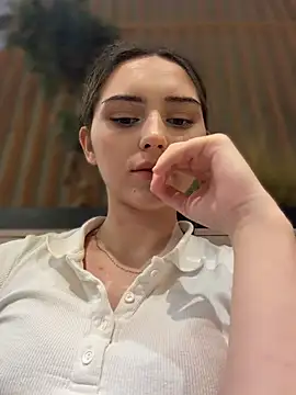 دردشة AnitaFly الجنسية المباشرة