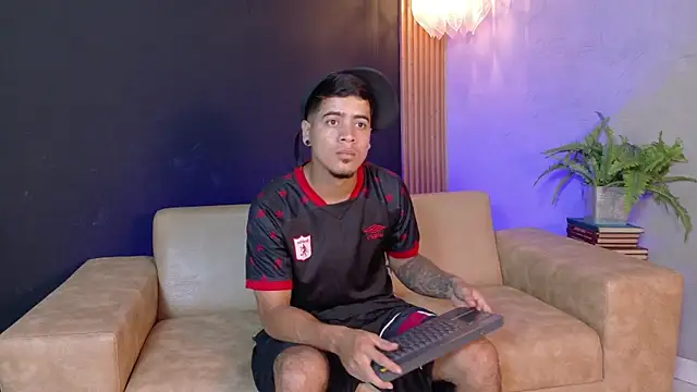 criss_hardcock_'s Live XXX Chat