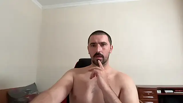 Hard_to_Obey: διαδικτυακό σόου στην κάμερα