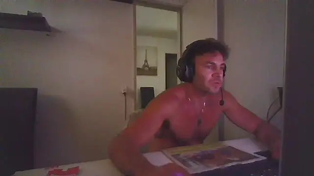alpha-hunk Adlı Modelin Canlı XXX Sohbeti
