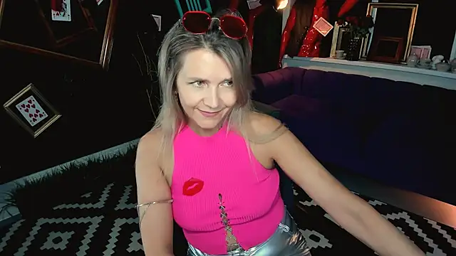 Chat XXX en directo de NicoleHitman