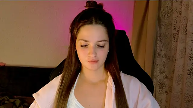 Chat XXX en directo de KiraVair