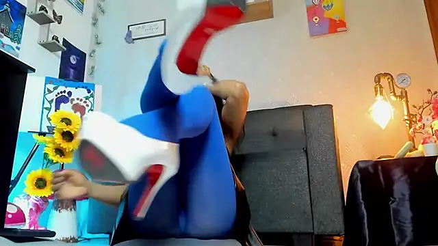 Alaia_Love77 Adlı Modelin Canlı XXX Sohbeti