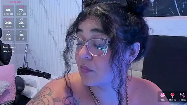 Reginavegaa Adlı Modelin Canlı XXX Sohbeti