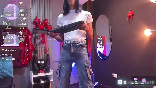 NicoleDiamondss Chat XXX in diretta