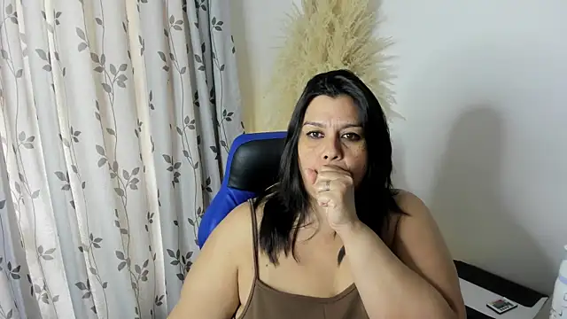 Martina_Foxy01 Adlı Modelin Canlı XXX Sohbeti
