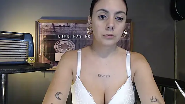 Mickyta Adlı Modelin Canlı XXX Sohbeti