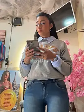 Chat +18 de IsabellaMariet ao vivo