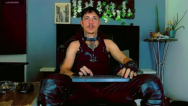 Онлайн чат XXX HannibalLester