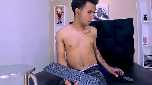 Онлайн чат XXX Brandon_Mark_