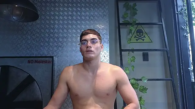 ThiagoFox élő XXX-chatje
