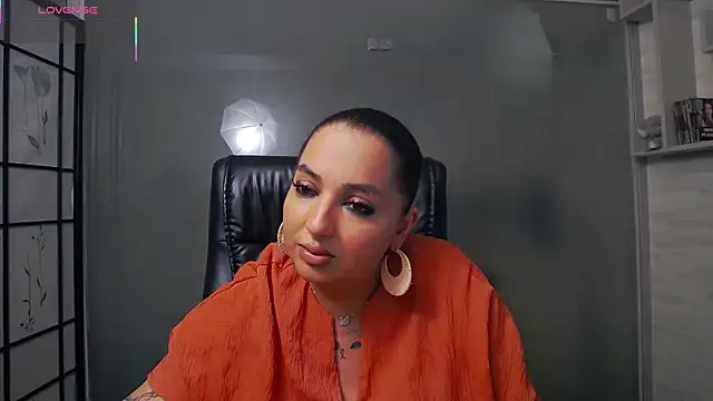 دردشة BustyAllyy الجنسية المباشرة