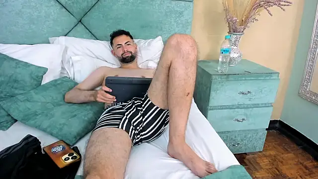 AndrewCrooss লাইভ XXX চ্যাট