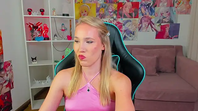 ElaraVoltage Chat XXX live