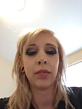 XXX chat uživo modela AmethystFoxx