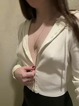 Kira711q Adlı Modelin Canlı XXX Sohbeti