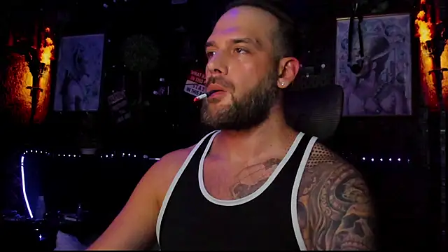צ'אט XXX בשידור חי של LexHardy